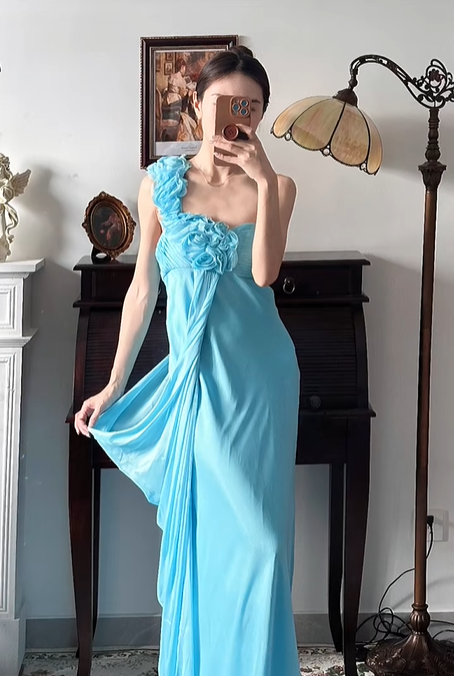Lake‑Blue Vintage One‑Shoulder Evening Gown, 3D Floral Ruffle Shoulder Trim, Twisted Draped Bodice Detail, Flowy Gathered Chiffon Fabric, Slim Column Floor‑Length Formal Prom Dress gh8836