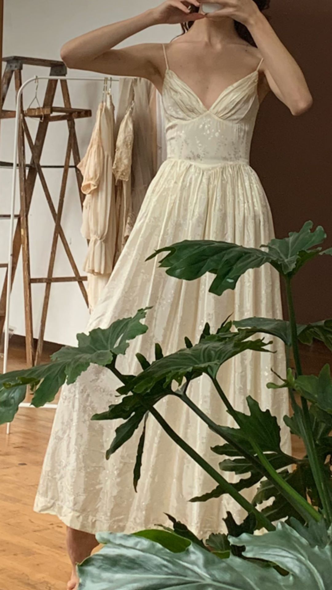 girlhomeshops - Robe longue élégante en dentelle à fines bretelles gh5705