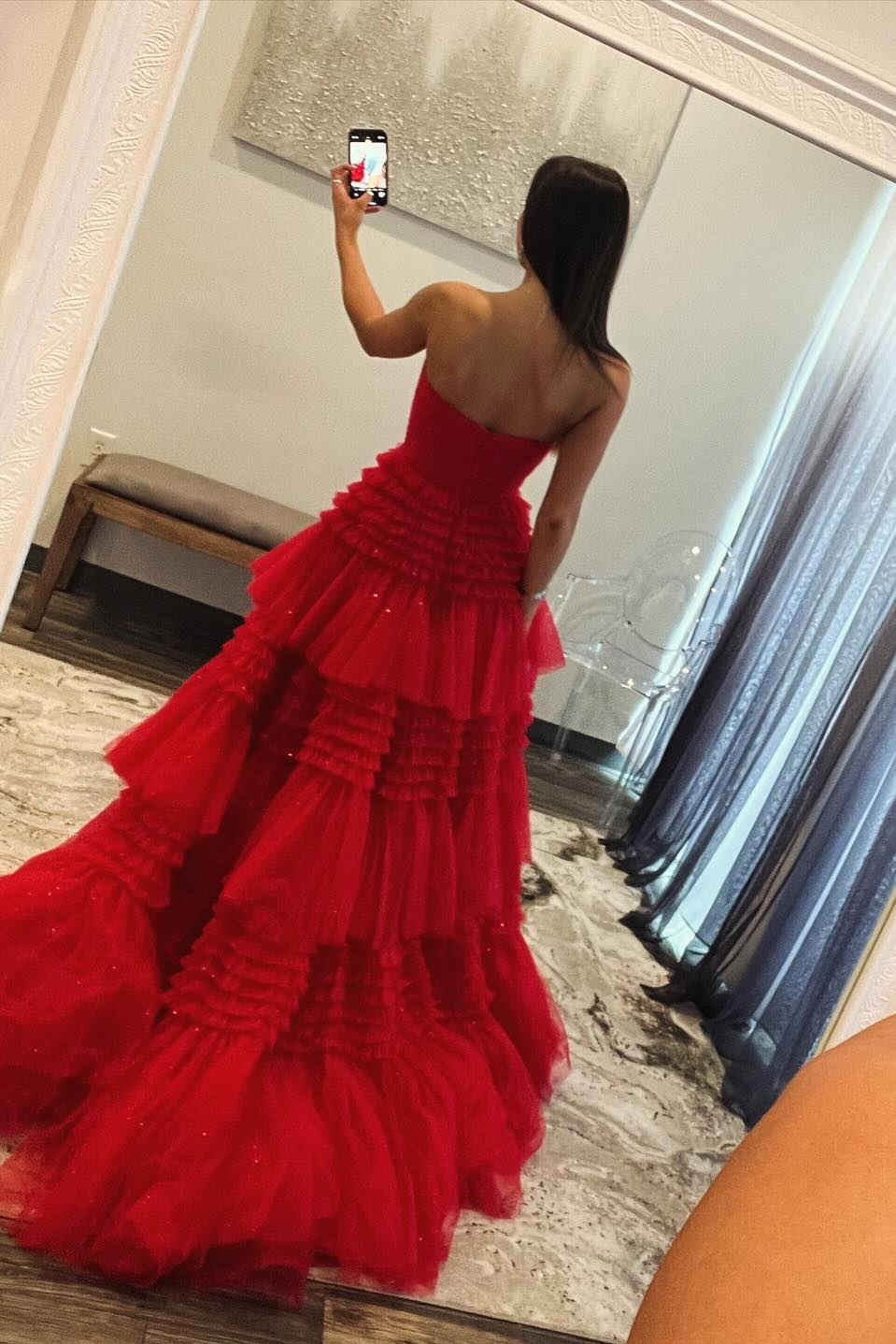 Robe de bal longue en tulle sans bretelles avec volants à plusieurs niveaux gh2676
