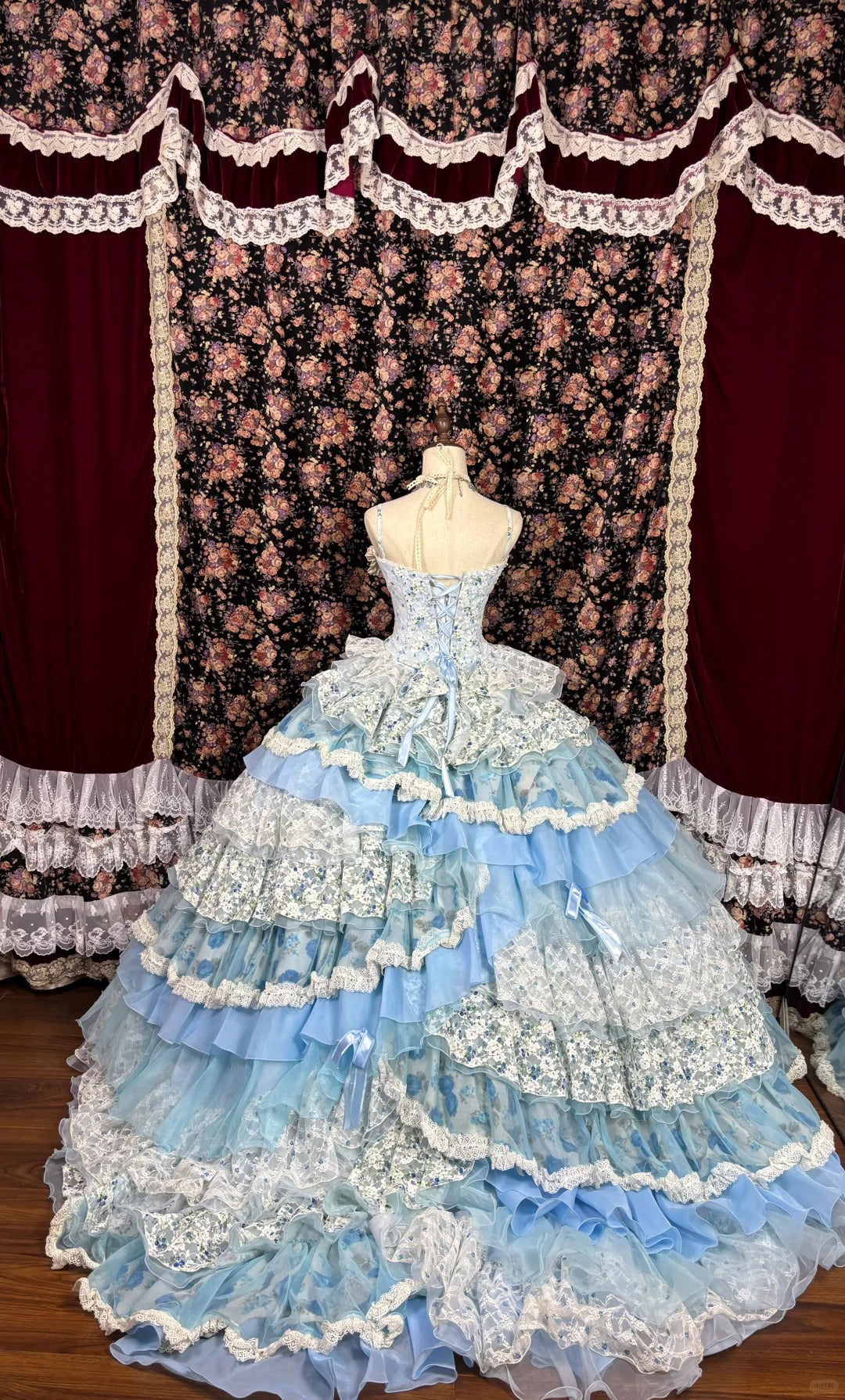Blaues, florales, süßes, elegantes, langes Ballkleid aus Satin-Tüll gh4769