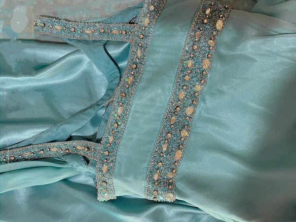 Robe de soirée sirène longue en satin bleu à perles gh4439