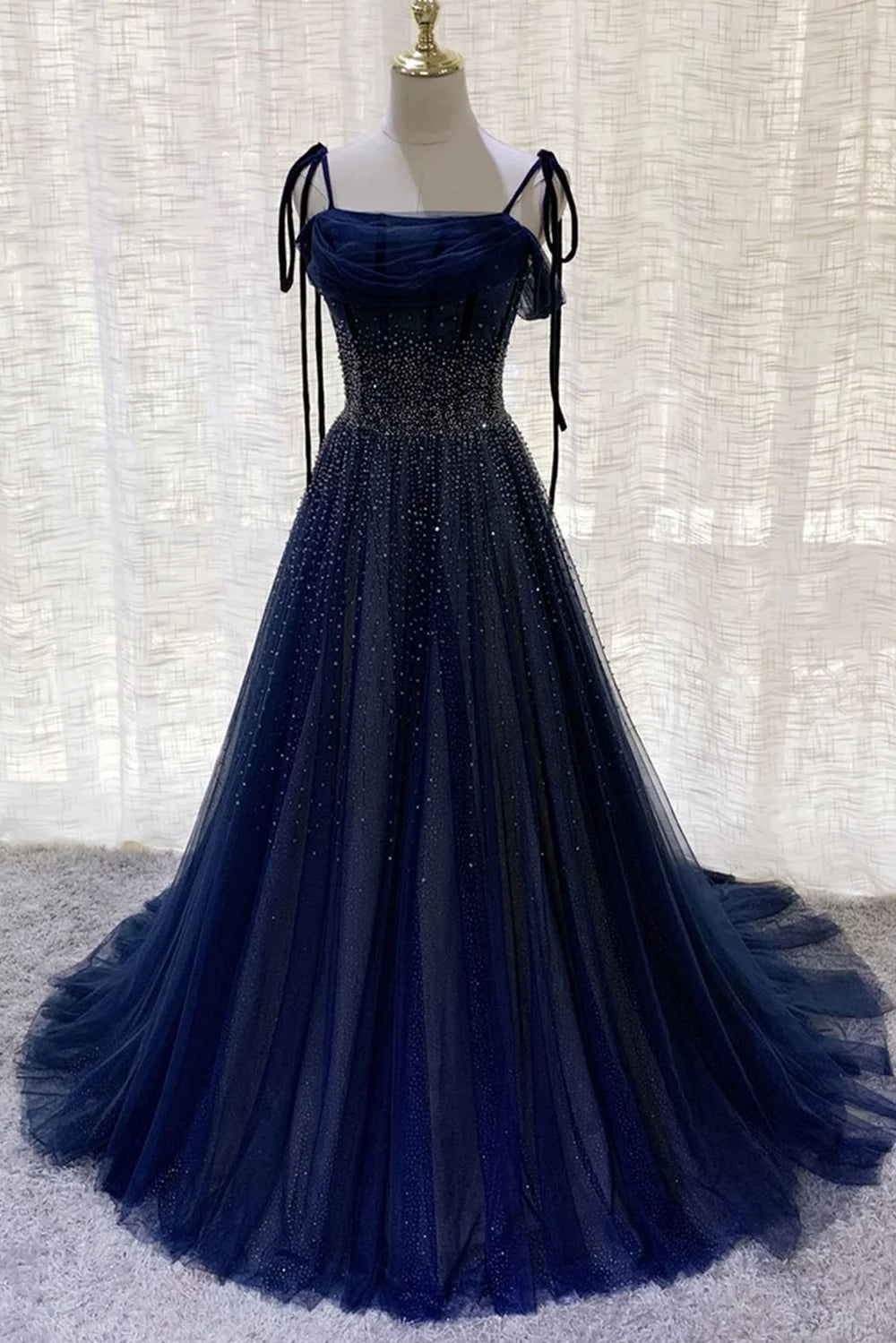 Dunkelblaues, wunderschönes, glänzendes Pailletten-Abendkleid aus langem, elegantem Tüll gh2578
