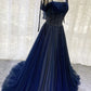 Dunkelblaues, wunderschönes, glänzendes Pailletten-Abendkleid aus langem, elegantem Tüll gh2578