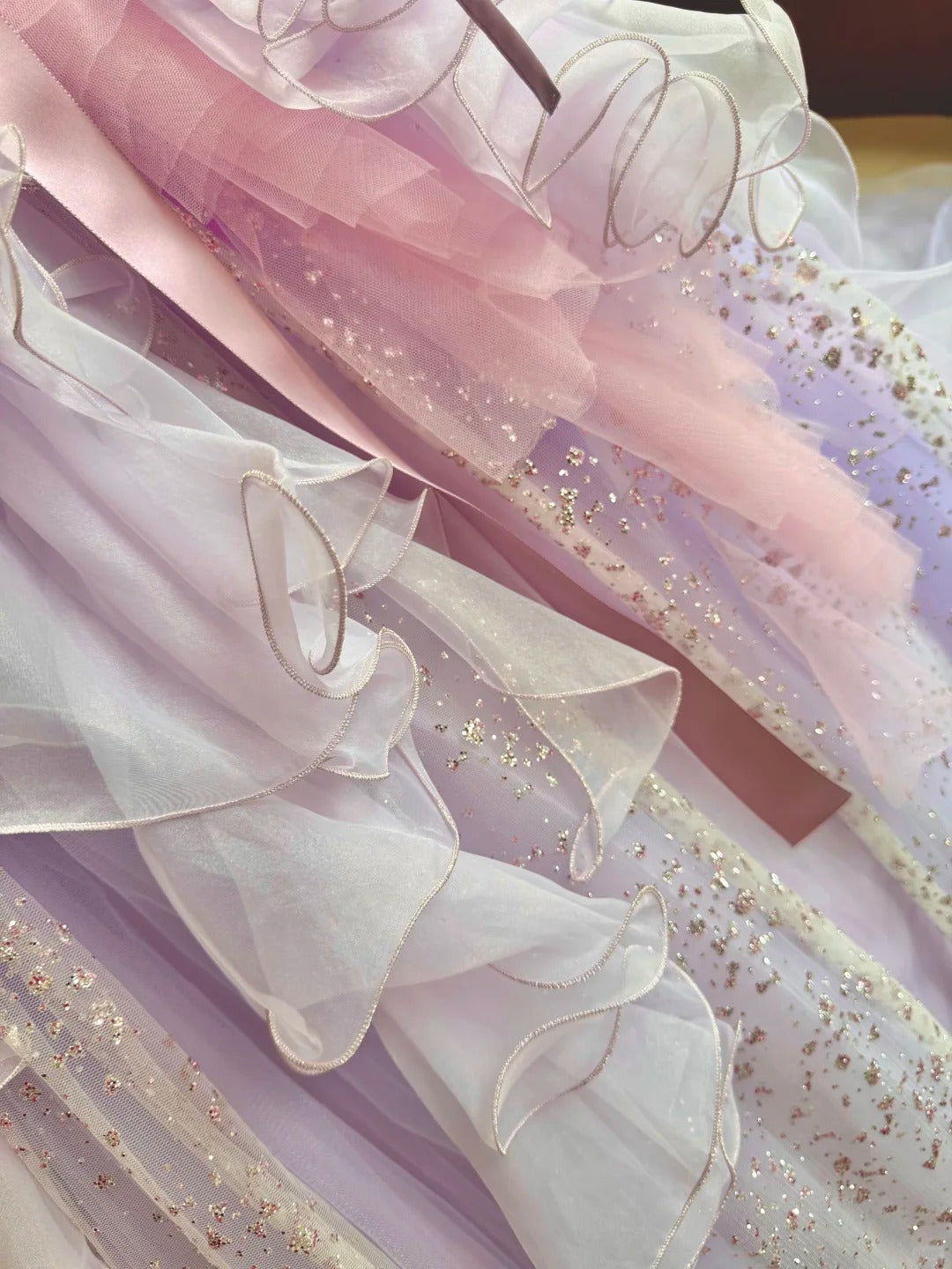 Girlhomeshops - Robe de Quinceanera rose violet, magnifique robe élégante et brillante à paillettes florales, longue en tulle, robe de bal, robe de remise de diplôme gh5001