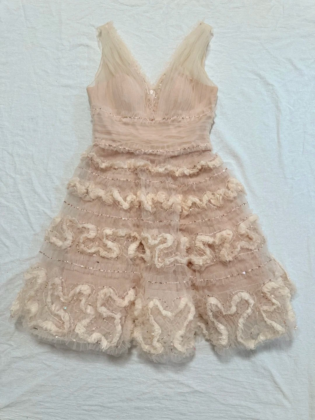 girlhomeshops - Robe midi sans manches en tulle rose nude avec sequins et motifs texturés 3D gh6312