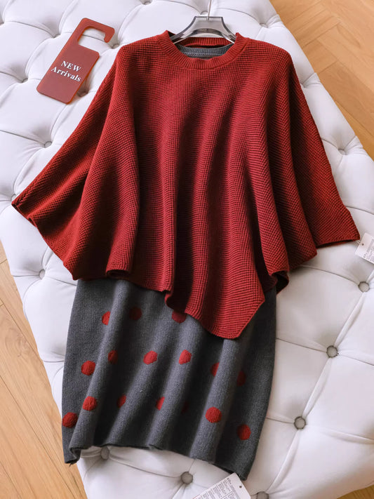 Ein ärmelloses Strickkleid mit Rundhalsausschnitt und Polka-Dot-Muster in Color-Blocking-Optik kann mit einem kompletten, unregelmäßig geschnittenen Schalcape-Set für Damen (Artikelnummer 11304) kombiniert werden.