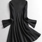 Einfarbiges, hochgeschlossenes, figurbetontes Strickkleid mit Glockenärmeln, tailliertes Damenkleid für Herbst und Winter. 11322