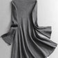 Einfarbiges, hochgeschlossenes, figurbetontes Strickkleid mit Glockenärmeln, tailliertes Damenkleid für Herbst und Winter. 11322