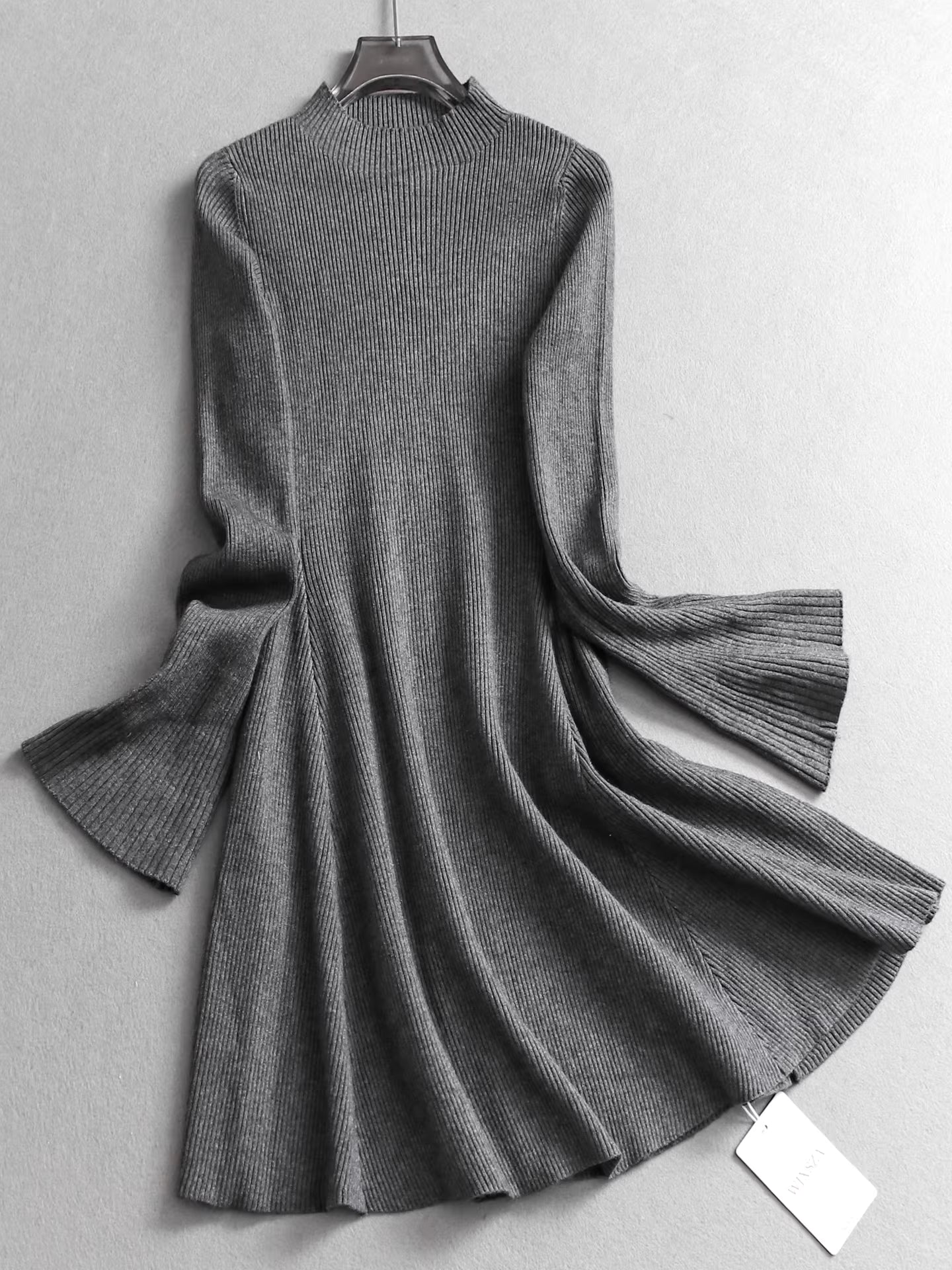 Einfarbiges, hochgeschlossenes, figurbetontes Strickkleid mit Glockenärmeln, tailliertes Damenkleid für Herbst und Winter. 11322