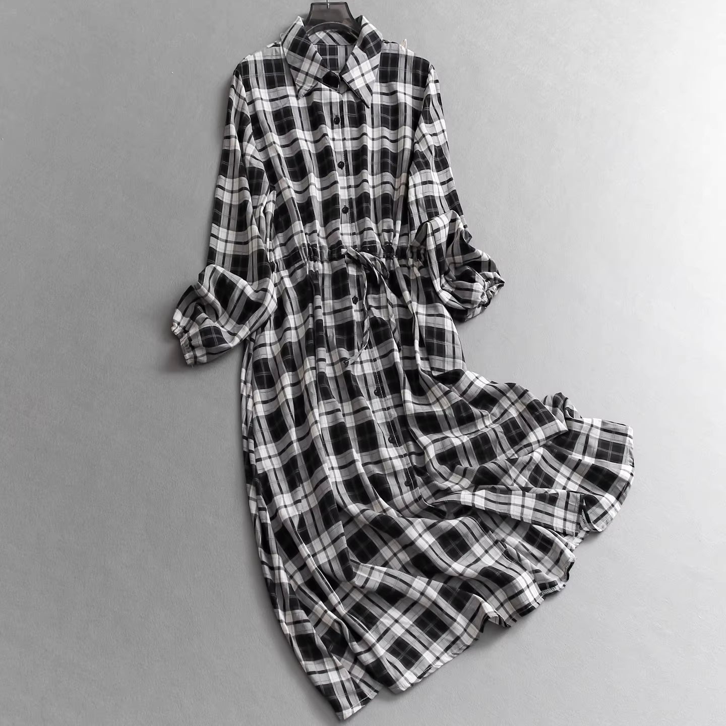 Hemdblusenkleid mit Farbblock-Karomuster, Kordelzug in der Taille, neuer Herbststil, langärmeliges Kleid, langer Damenrock 11330