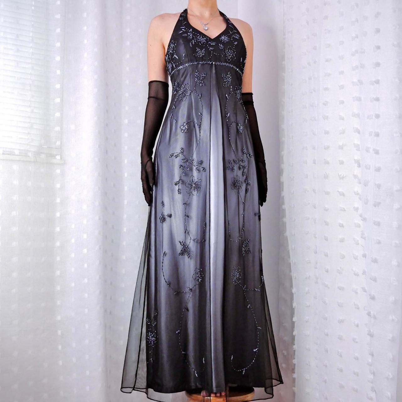 Robe de soirée longue en tulle, style gothique, élégante, noire et grise, style rétro, dégradé de couleurs, perles, motif floral, col licou, gh3665