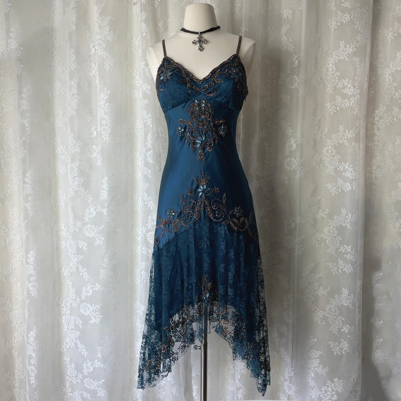 Dunkelblaues, ätherisches Meerjungfrauen-Abendkleid im Gothic-Stil mit hübschem Blumenmuster, Pailletten und Perlenbesatz, Midi-/Kurzformat, Homecoming-Kleid, Date-Kleid, Partykleid gh4617