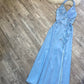 girlhomeshops – Blaue modische Hosenträger, exquisite Perlenbesatz, wunderschöner offener Rücken, Schlitz, Chiffon, Ballkleid, langes Abendkleid, gh5611