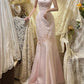Robe de soirée longue en satin rose clair avec perles et papillons gh4486