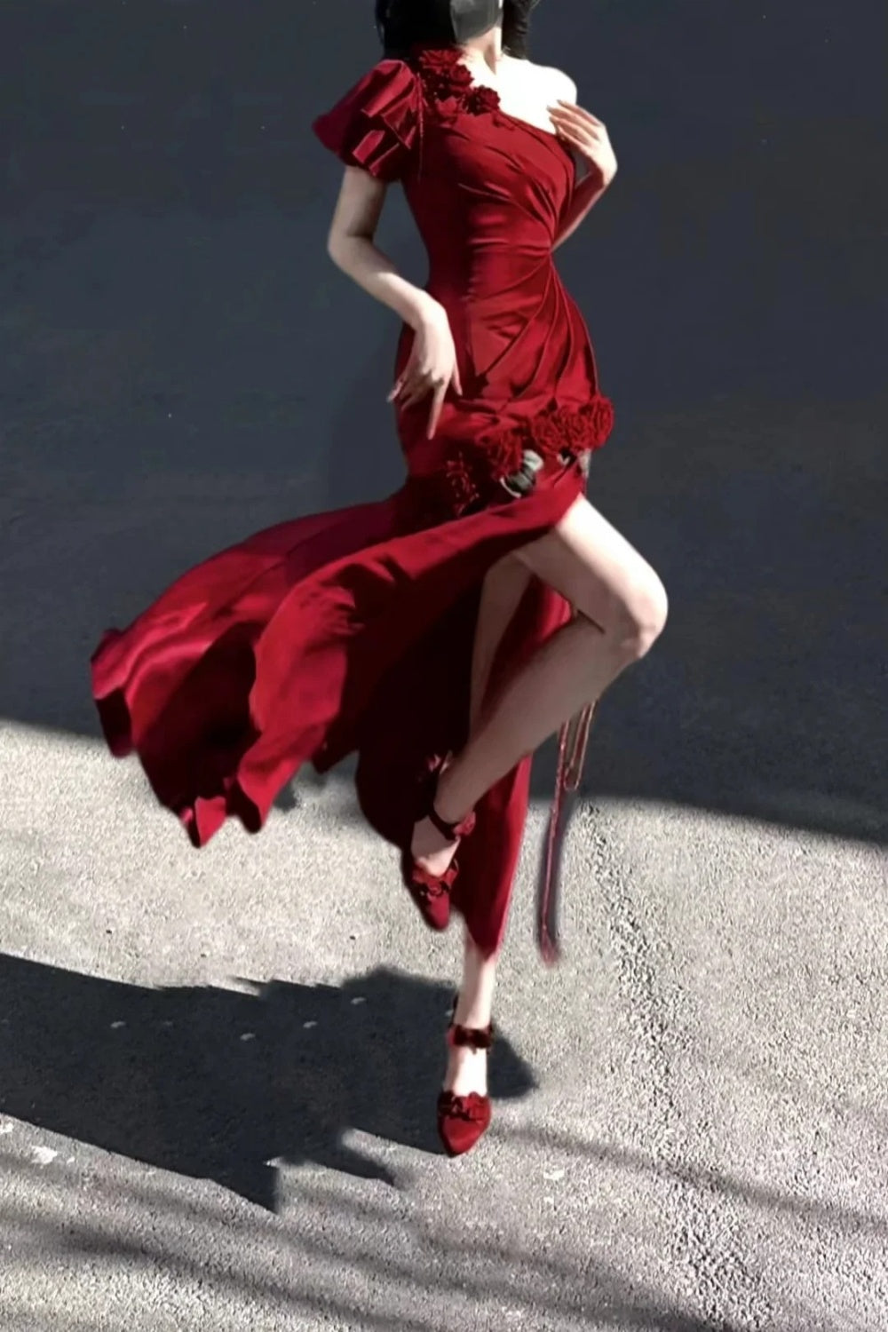Rotes, schulterfreies, langes Retro-Kleid mit Blumenmuster gh6657