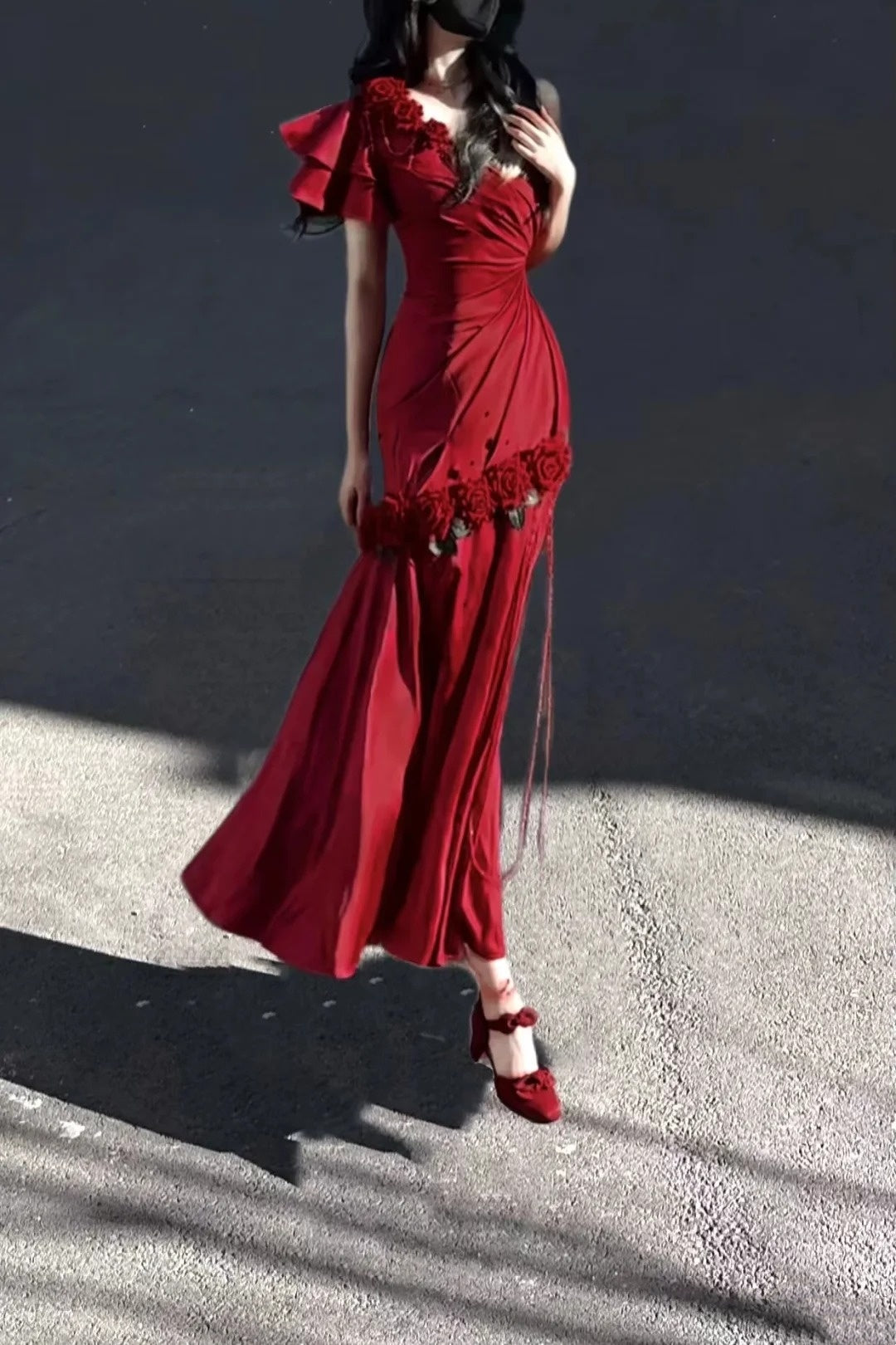 Rotes, schulterfreies, langes Retro-Kleid mit Blumenmuster gh6657