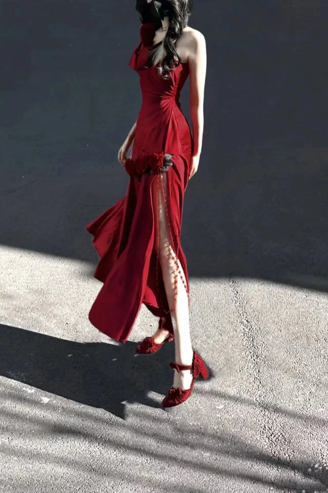 Rotes, schulterfreies, langes Retro-Kleid mit Blumenmuster gh6657