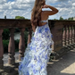 Robe de soirée longue à bretelles spaghetti et motif floral bleu charmant gh3009