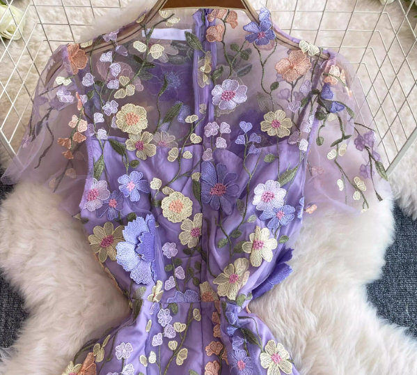 Palast-Stil schöne schwere Arbeit dreidimensionale Blumenstickerei Stickerei Urlaub am Meer Kleid Morgenmantel weibliche Braut High-End 11286