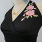 Robe de bal longue/mi-longue en mousseline de soie, noire, vintage, col licou, broderie florale rose, gh4652