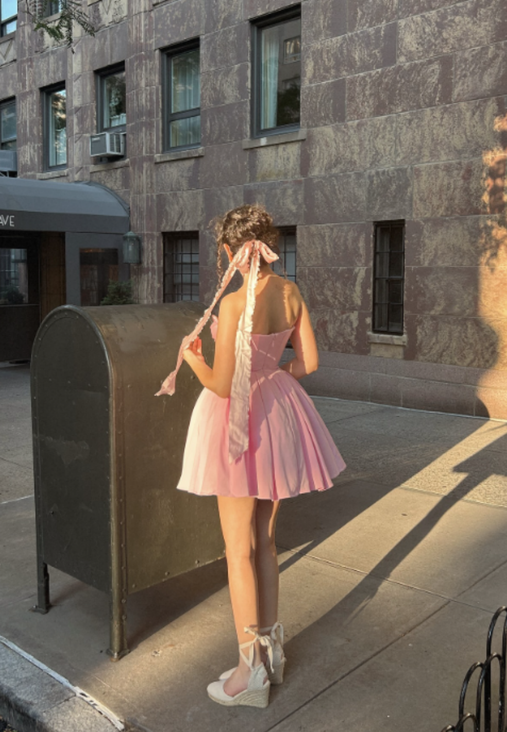 Girlhomeshops - Robe de soirée courte en satin rose tendance, robe d'anniversaire gh5271