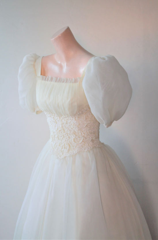 Vintage-Palastkleid mit Puffärmeln aus Spitze | Tüll-Maxikleid mit taillierter Schleppe gh6420