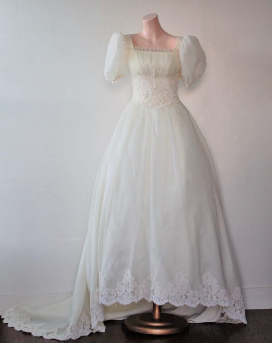 Vintage-Palastkleid mit Puffärmeln aus Spitze | Tüll-Maxikleid mit taillierter Schleppe gh6420