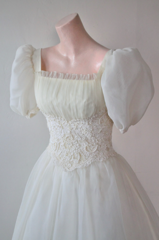 Vintage-Palastkleid mit Puffärmeln aus Spitze | Tüll-Maxikleid mit taillierter Schleppe gh6420