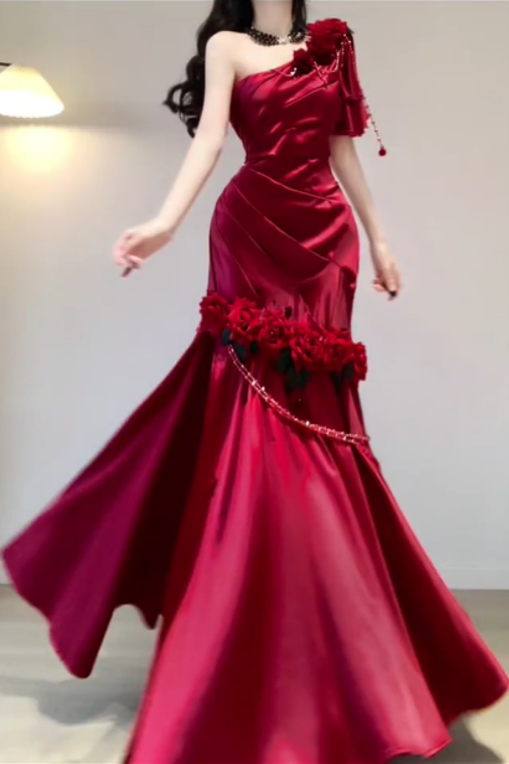 Rotes, schulterfreies, langes Retro-Kleid mit Blumenmuster gh6657