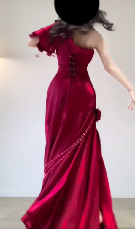 Rotes, schulterfreies, langes Retro-Kleid mit Blumenmuster gh6657