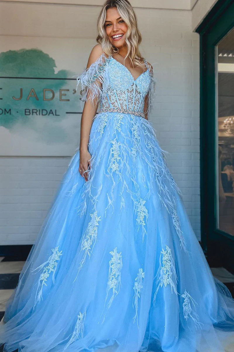 Robe de bal en tulle et dentelle à col en V avec perles et plumes gh2688