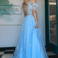 Robe de bal en tulle et dentelle à col en V avec perles et plumes gh2688