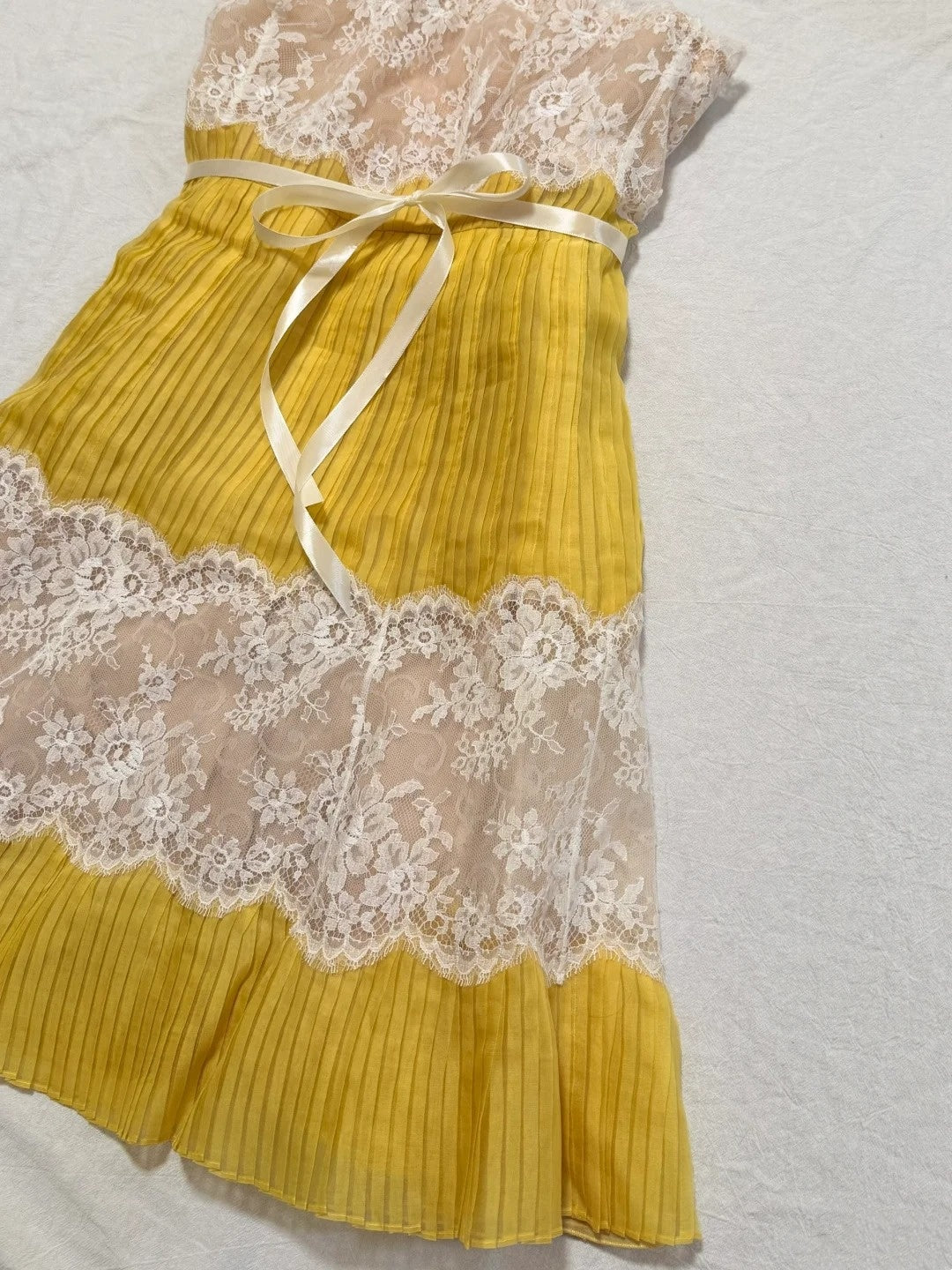 girlhomeshops-Ginger Yellow Chiffon and Lace Paneled Strapless Sleeved Midi Dress with Ribbon Detail gh6312