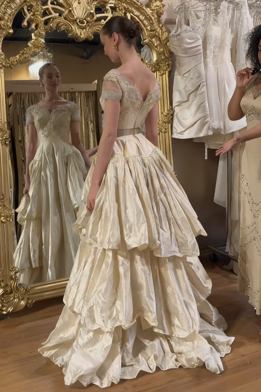 girlhomeshops - Vintage-Ballkleid mit zarter Goldperlenstickerei gh6217