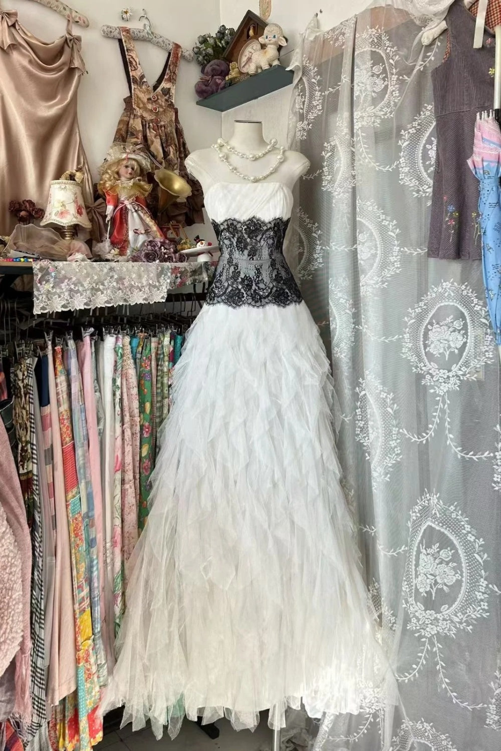Robe de soirée longue en mousseline de soie noire et dentelle blanche exquise gh6783