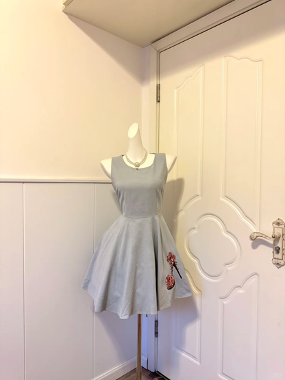 Dusty Blue Sleeveless Short Cocktail Dress, Square Neck A‑Line Skirt With Rose Handbag Embroidery Homecoming Party Gown gh9181