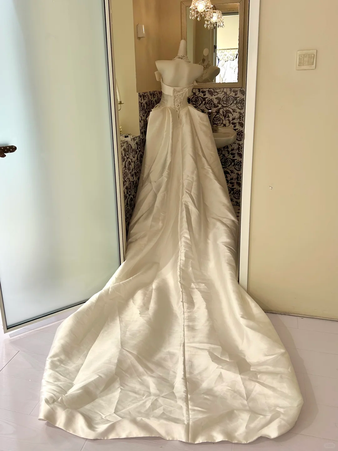 White Satin Strapless Dress with Designed Waist-Cinched Skirt, Luxury Romantic Wedding Gown gh7707