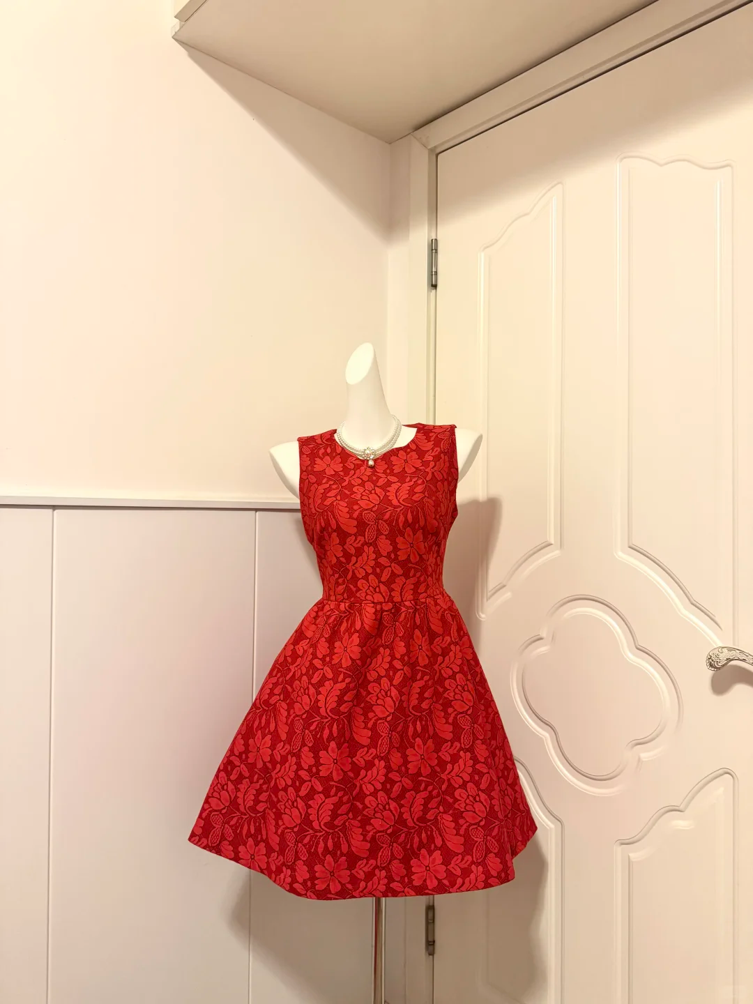 Red Floral Jacquard Sleeveless Short Cocktail Dress, Round Neck A‑Line Homecoming Party Gown gh9173