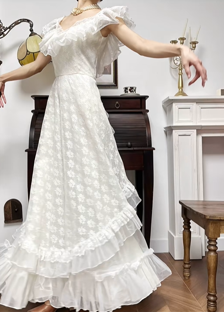 Ivory Vintage Jacquard Wedding Gown, V‑Neck Ruffle Flutter Sleeves, Fitted Waist, All‑Over Floral Jacquard Fabric, Multi‑Ruffle Tiered Long Skirt, Bridal Prom Dress gh8757