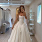 Minimalistisches, trägerloses Abendkleid im eleganten Spaghetti-Träger-Stil | Weißes Satin-Maxikleid für Hochzeit, Verlobung, Luxus-Dinner gh6432