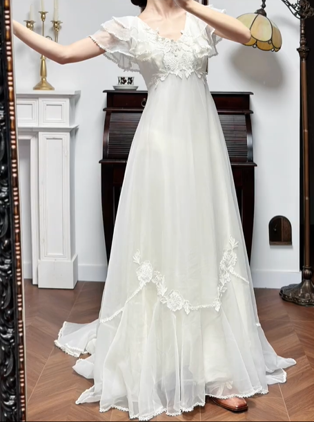 Ivory Vintage Flutter‑Sleeve 3D‑Floral‑Lace Empire‑Waist A‑Line Short Train Wedding Dress gh8779