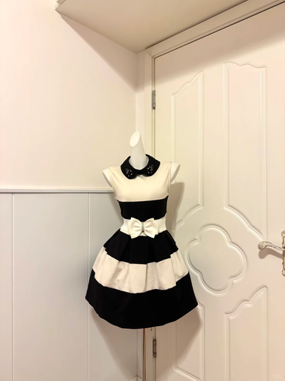 Black‑White Striped Sleeveless Short Cocktail Dress, Peter Pan Collar Rhinestone Homecoming Gown With Bow Sash A‑Line Skirt gh9170