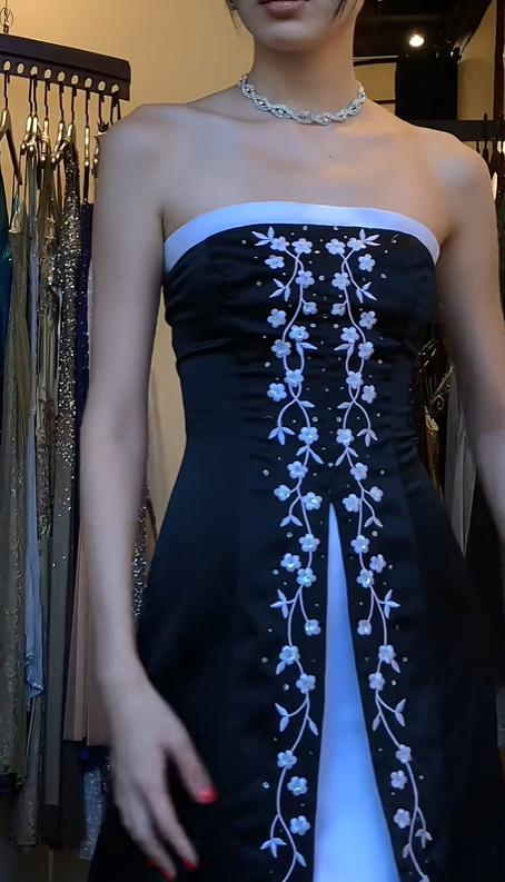Strapless Black Satin Evening Gown White Floral Embroidery Contrast Liner Front Slit Vintage Long Prom Dress gh9700