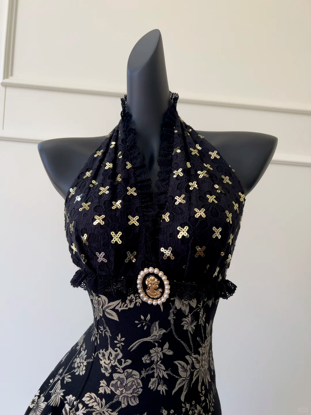 Black Vintage Halter Long Evening Gown, Lace V‑Neck, Gold Floral Jacquard Bodice, Retro Gem Brooch Detail, Mixed Chiffon Maxi Skirt, Party Prom Dress gh8918