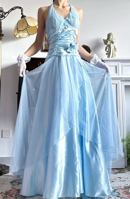 Light Ice‑Blue Vintage Halter A‑Line Evening Gown, V‑Neck Halter Neckline, Side Ruched Bodice, Waist 3D Floral Applique, Polka‑Dot Tulle Overlay Ruffled Skirt, Lustrous Satin Lining, Princess‑Style Formal Prom Dress gh8839