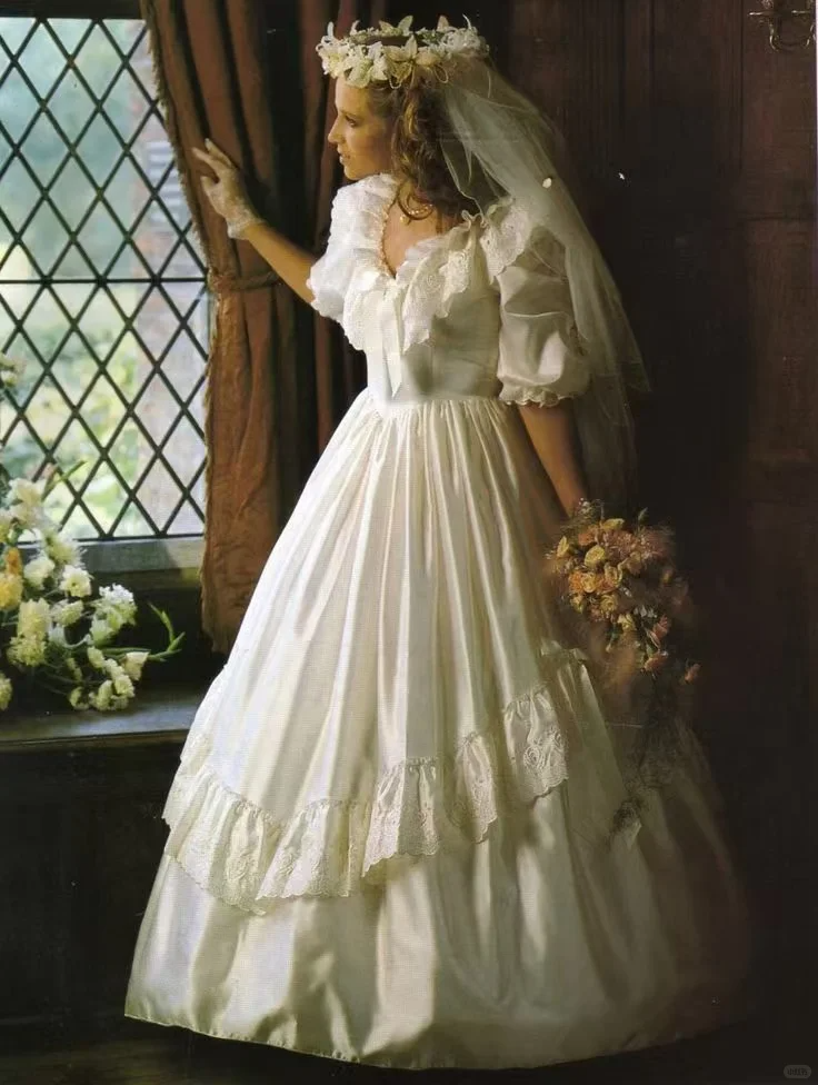Ivory Satin Vintage Wedding Gown, V‑Neck Lace Ruffled Off‑the‑Shoulder, Puff Short Sleeves, Large Satin Bow, Tiered Eyelet Lace Ruffle Skirt, Bridal Prom Dress gh8913