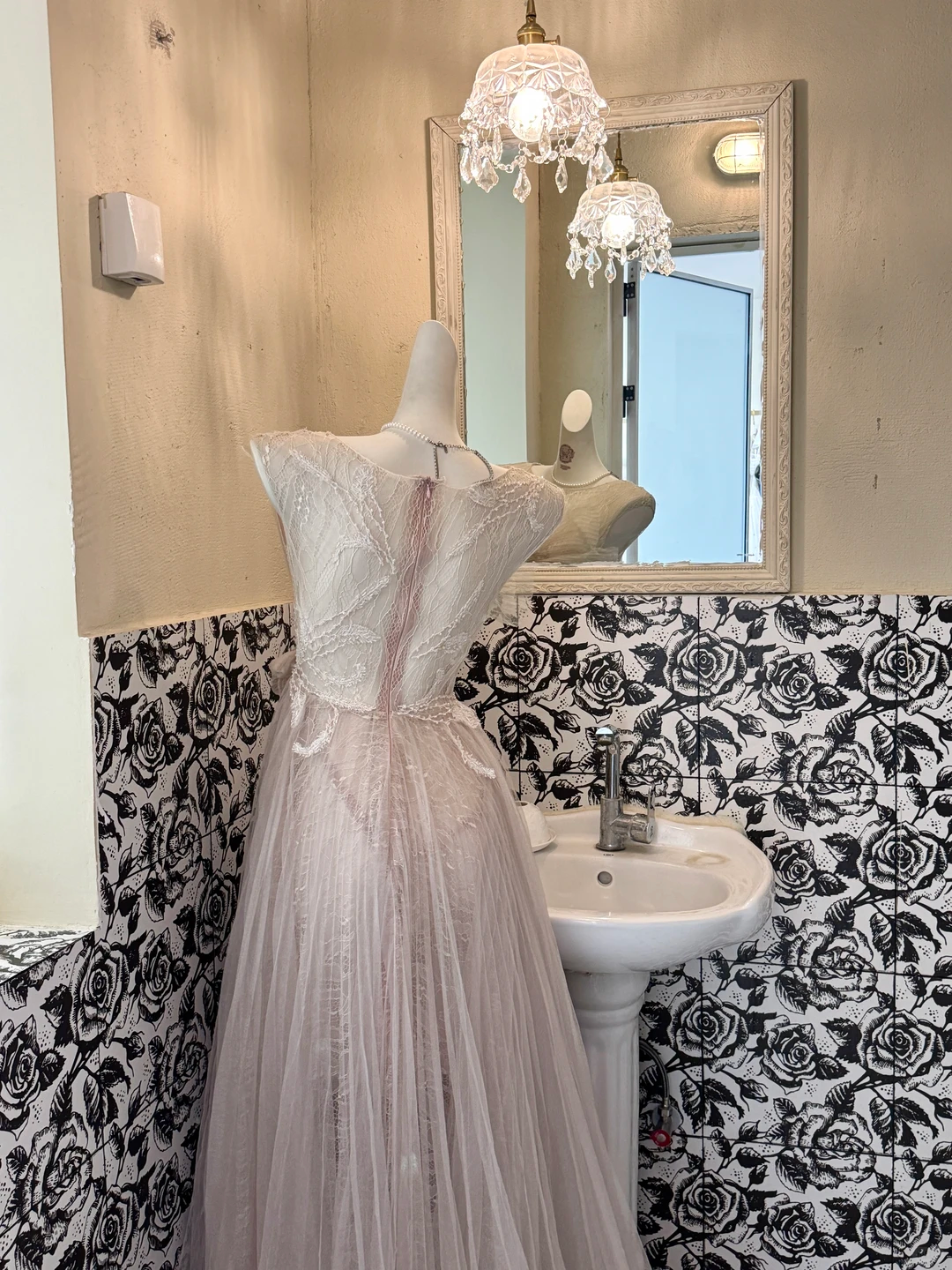 Light Gray Pink Sleeveless Waist-Cinched Full Flared Skirt Luxury Romantic Dress, Wedding Gown gh7637