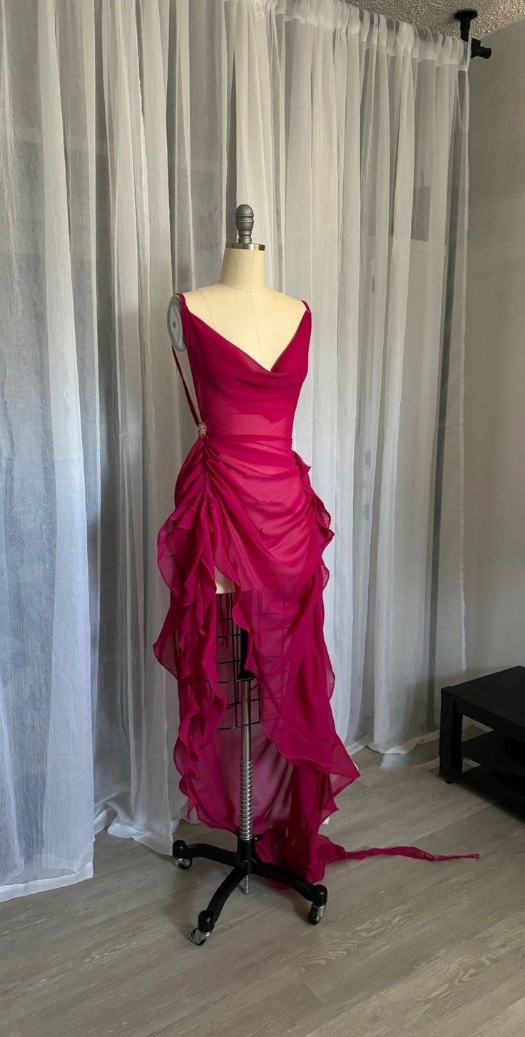 Robe de soirée longue en mousseline de soie à volants et col en V rose gh3500