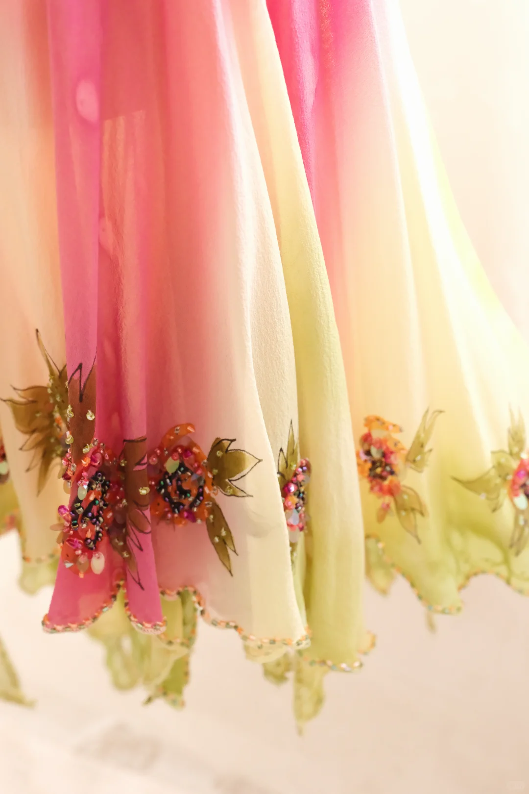 Women Vintage Ombre Chiffon Long Formal Dress Spaghetti Straps Sweetheart Neck Hand-Beaded Floral Irregular Ruffle Hem Evening Gown gh9575