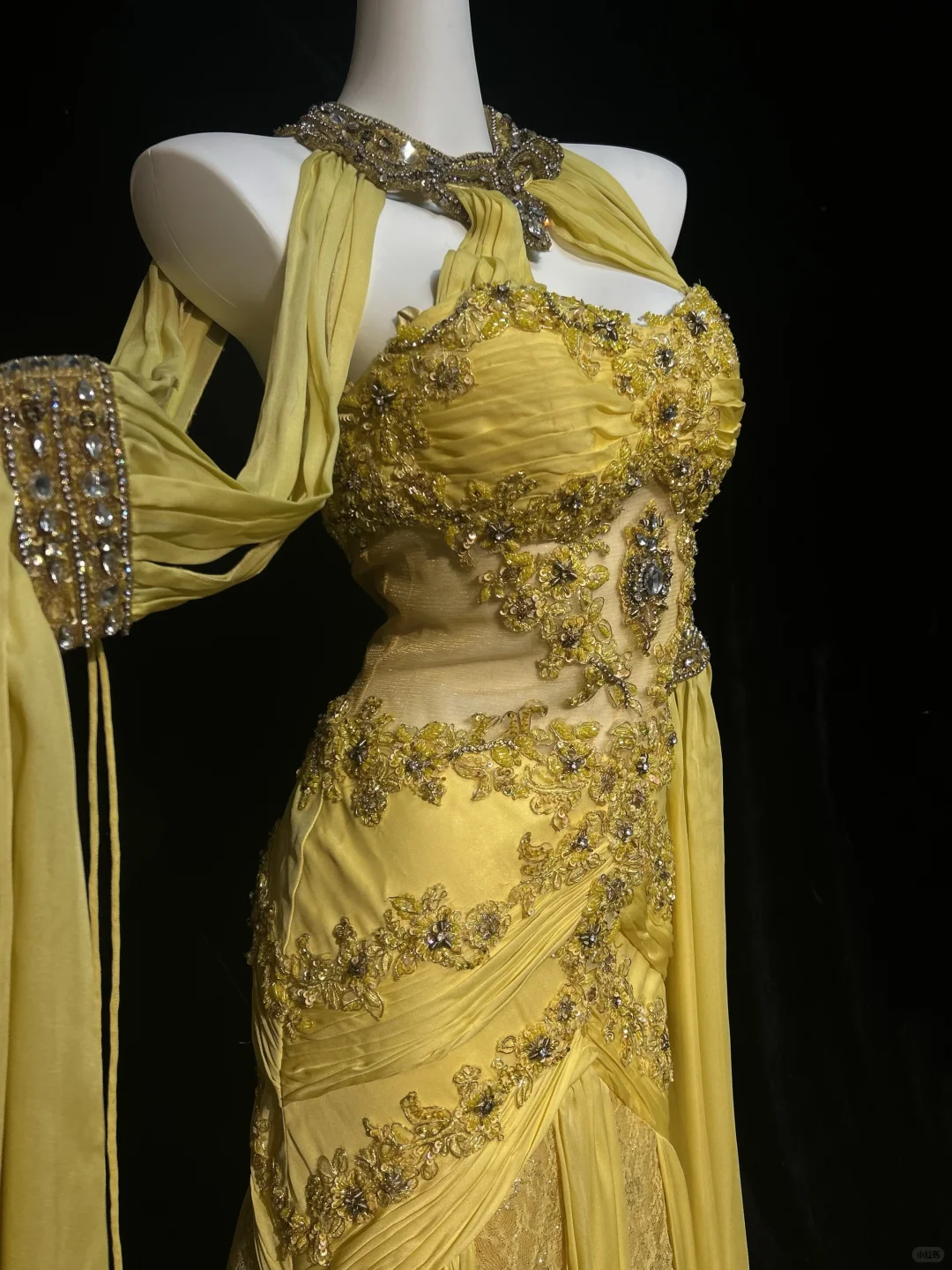 Halter Golden Yellow Prom Dress Sheer Bodice Rhinestone Floral Embroidery Tiered Chiffon Mermaid Formal Gown gh9554